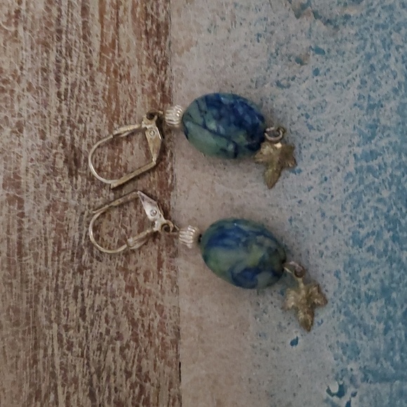 Turquoise tone stone pierced drop earrings with little star - Picture 1 of 3